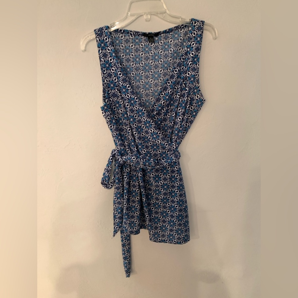 Alfani Blue and White Geometric Sleeveless Wrap Print Top XL Gently Used
